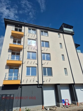 2 makuuhuonetta Tolstoj, Sofia