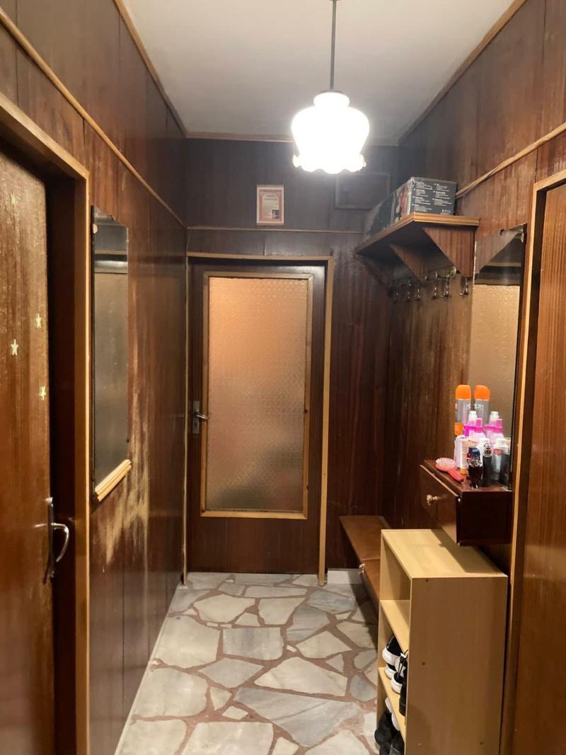 Продава ЕТАЖ ОТ КЪЩА, гр. Шумен, Център, снимка 2 - Етаж от къща - 53265319