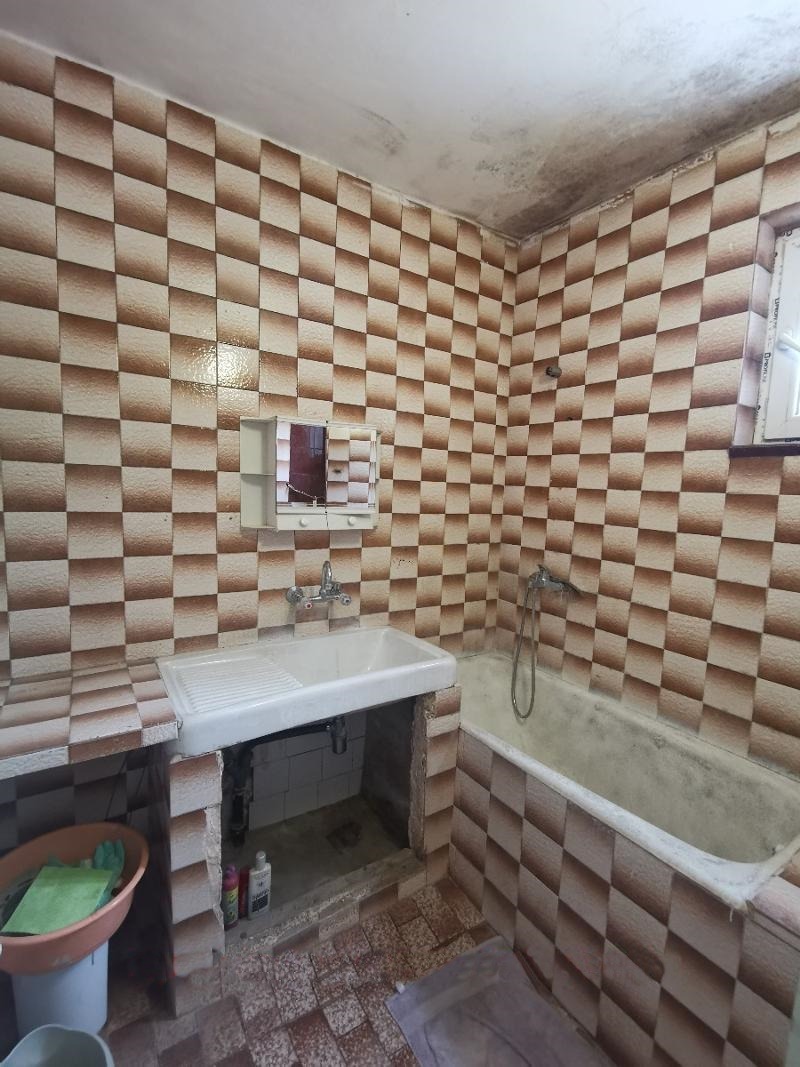 Продава ЕТАЖ ОТ КЪЩА, гр. Шумен, Център, снимка 4 - Етаж от къща - 53265319