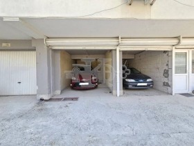 Garage Cveten kvartal, Varna