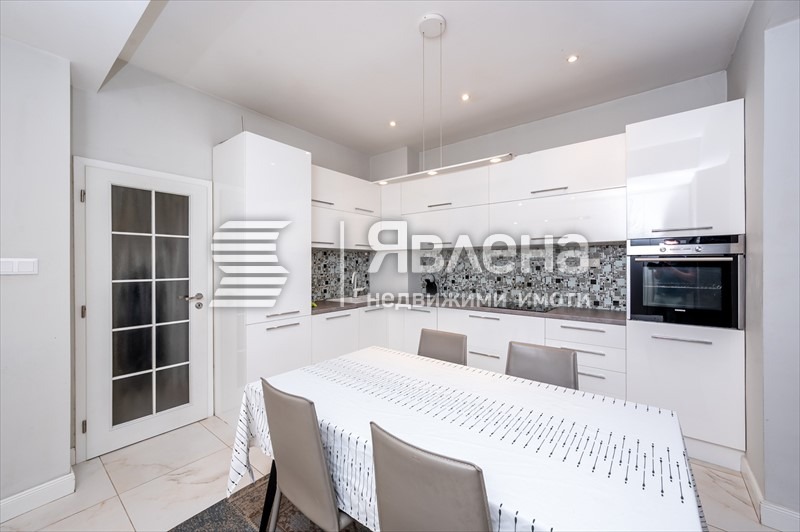 Продава 2-СТАЕН, гр. София, Център, снимка 2 - Апартаменти - 55535083