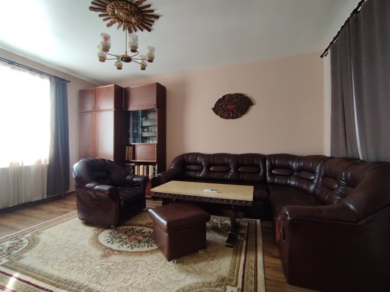 Продава КЪЩА в област Русе, гр. Мартен - 230 кв.м / 180 000 € » 352 049.40 лв., МИЛКОВИ