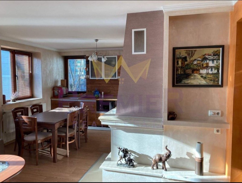 Продава 4-СТАЕН, гр. Добрич, Център