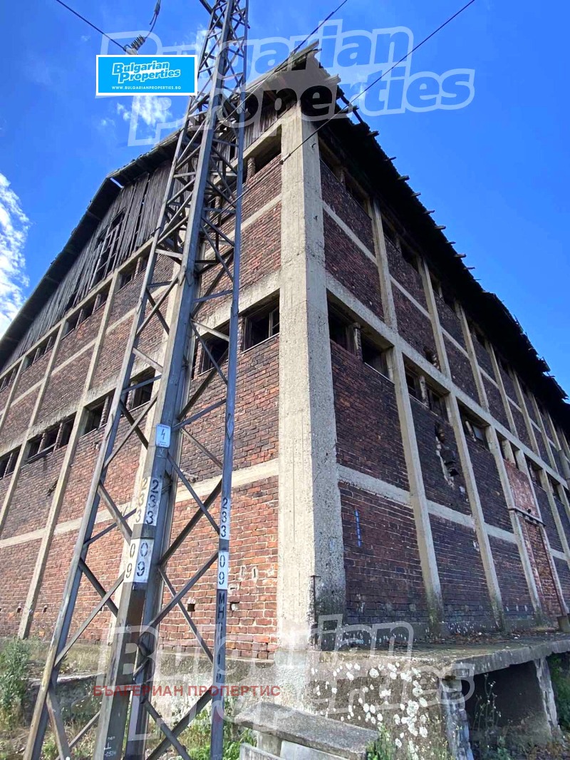 En venta  Edificio industrial región Burgas , Karnobat , 1000 metros cuadrados | 32855153 - imagen [3]