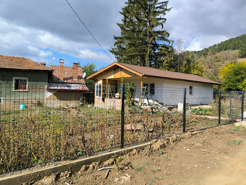 Продава КЪЩА, с. Стъргел, област София област