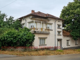 Продажба на имоти в с. Ъглен, област Ловеч - изображение 1 