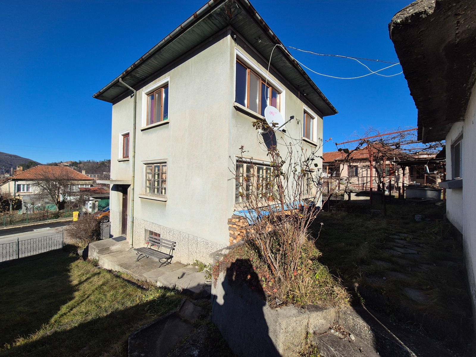 Продава ЕТАЖ ОТ КЪЩА, гр. Трявна, област Габрово, снимка 2 - Етаж от къща - 52602870