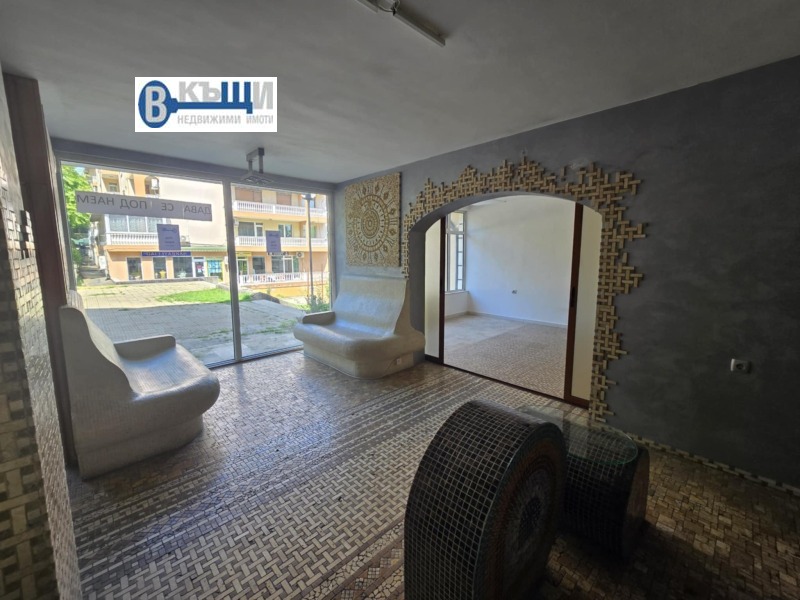 Продава МАГАЗИН в град Велико Търново, Център - 65 кв.м / 110 000 € » 215 141.30 лв., ВКЪЩИ