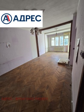 2 quartos Idealen centar, Pleven