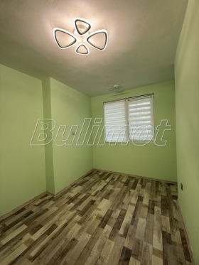 1 chambre Kolhozen pazar, Varna 4