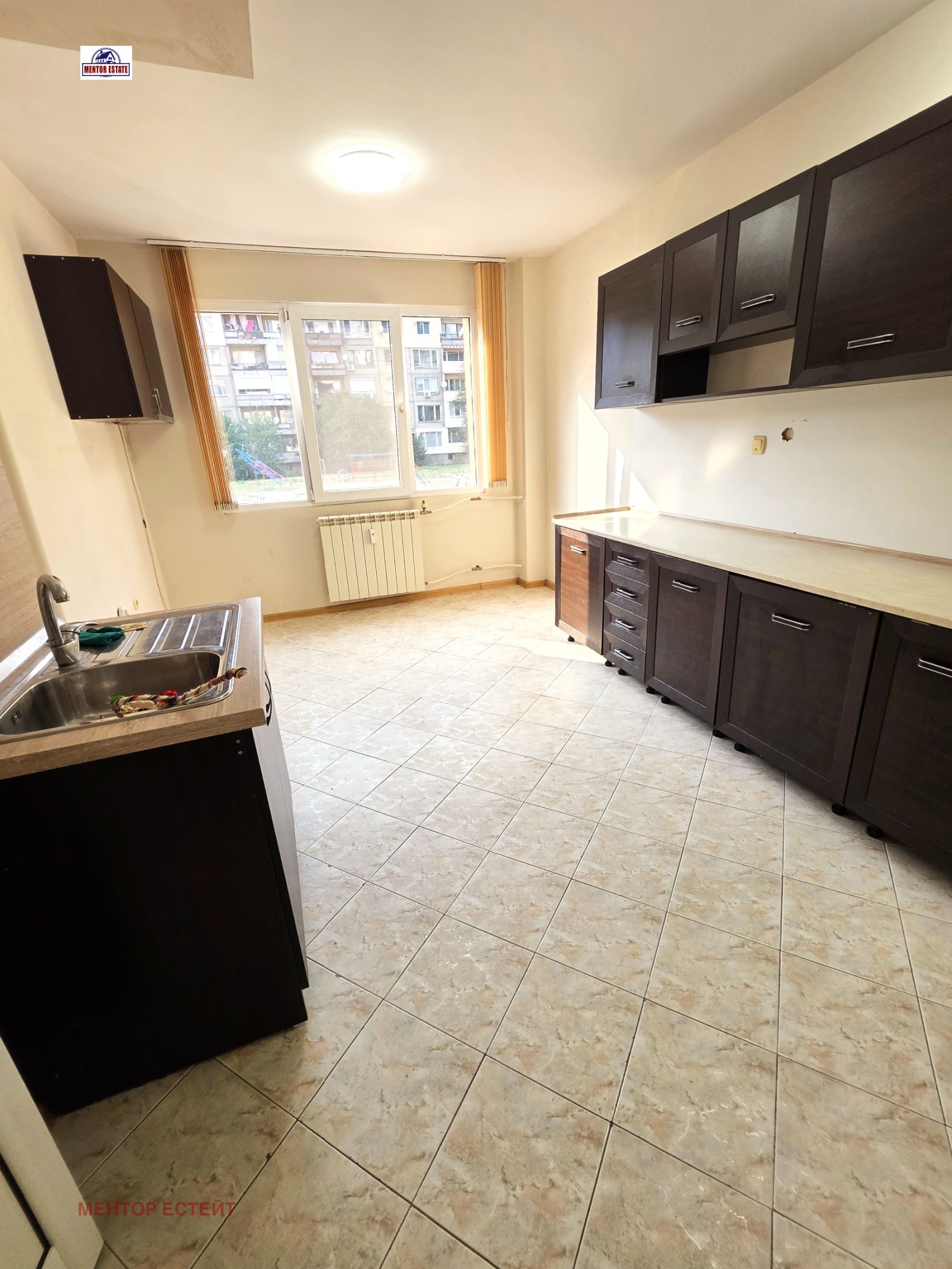 Продава 3-СТАЕН, гр. Перник, Изток, снимка 2 - Апартаменти - 55730636