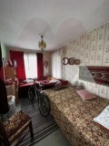 Продава КЪЩА, област София, с. Извор • 85000 € / 166245.55 лв. • 54509599 7