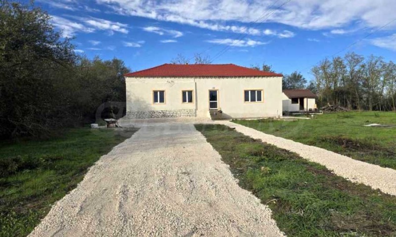 Продава КЪЩА, с. Дъбрава, област Добрич, снимка 3 - Къщи - 52559391