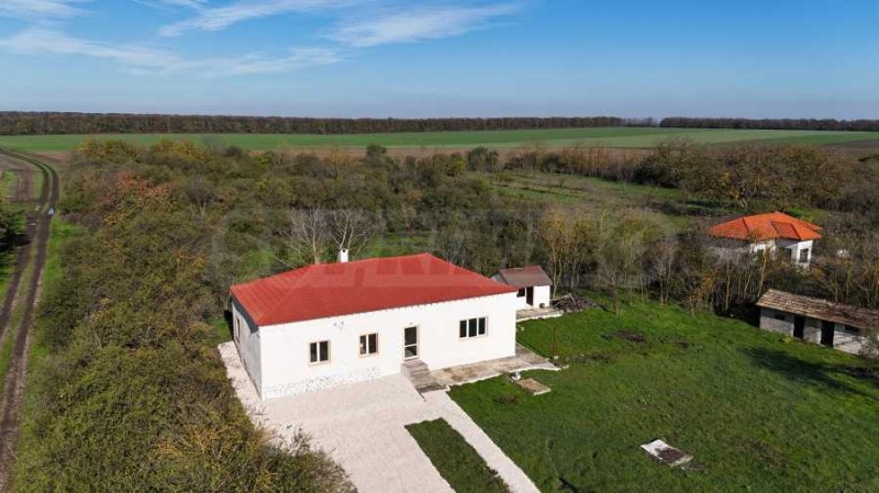 Продава КЪЩА, област Добрич, с. Дъбрава • 89900 € / 175829.12 лв. • 82844647 1