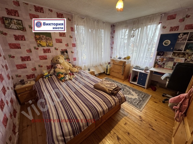 Продава ЕТАЖ ОТ КЪЩА, гр. Дебелец, област Велико Търново, снимка 3 - Етаж от къща - 53020794