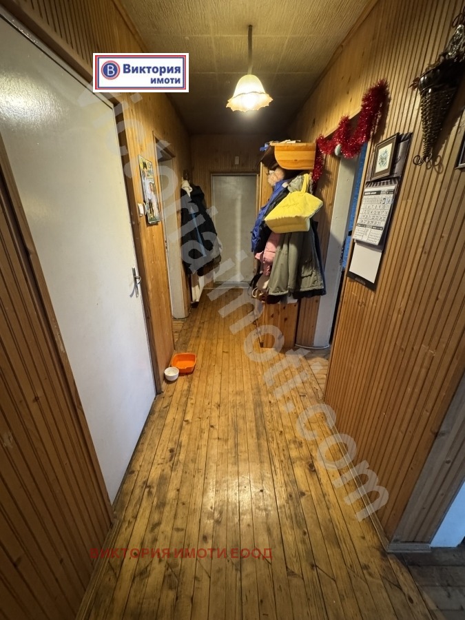 Продава ЕТАЖ ОТ КЪЩА, гр. Дебелец, област Велико Търново, снимка 4 - Етаж от къща - 53020794