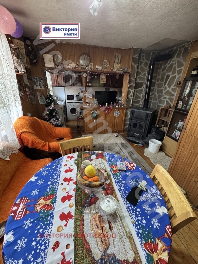 Продава ЕТАЖ ОТ КЪЩА, гр. Дебелец, област Велико Търново, снимка 2 - Етаж от къща - 53020794