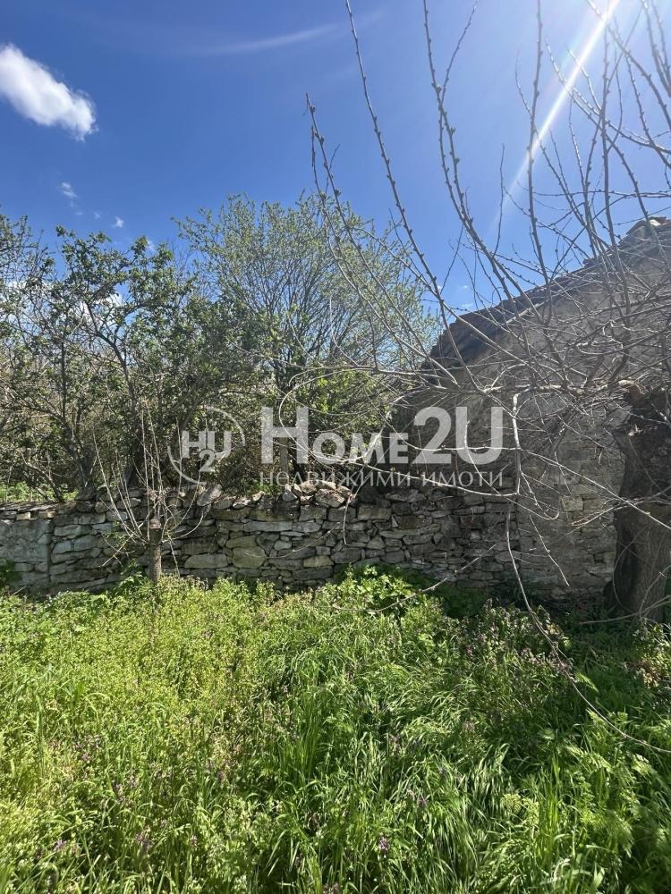 Продава КЪЩА, с. Левски, област Варна, снимка 2 - Къщи - 54378328