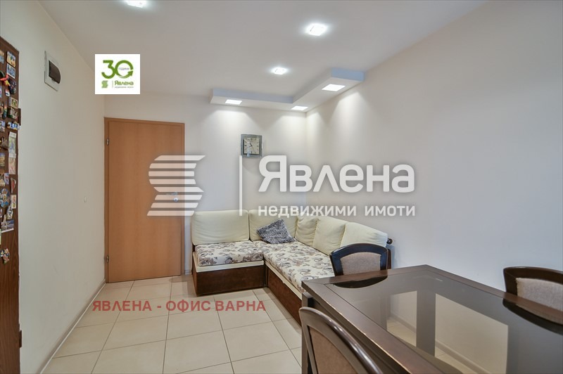 Продава 3-СТАЕН, гр. Варна, Окръжна болница-Генерали, снимка 2 - Апартаменти - 53026420