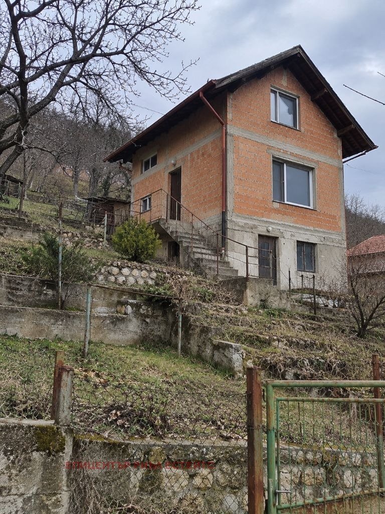 Продава КЪЩА, с. Ръжавец, област Перник