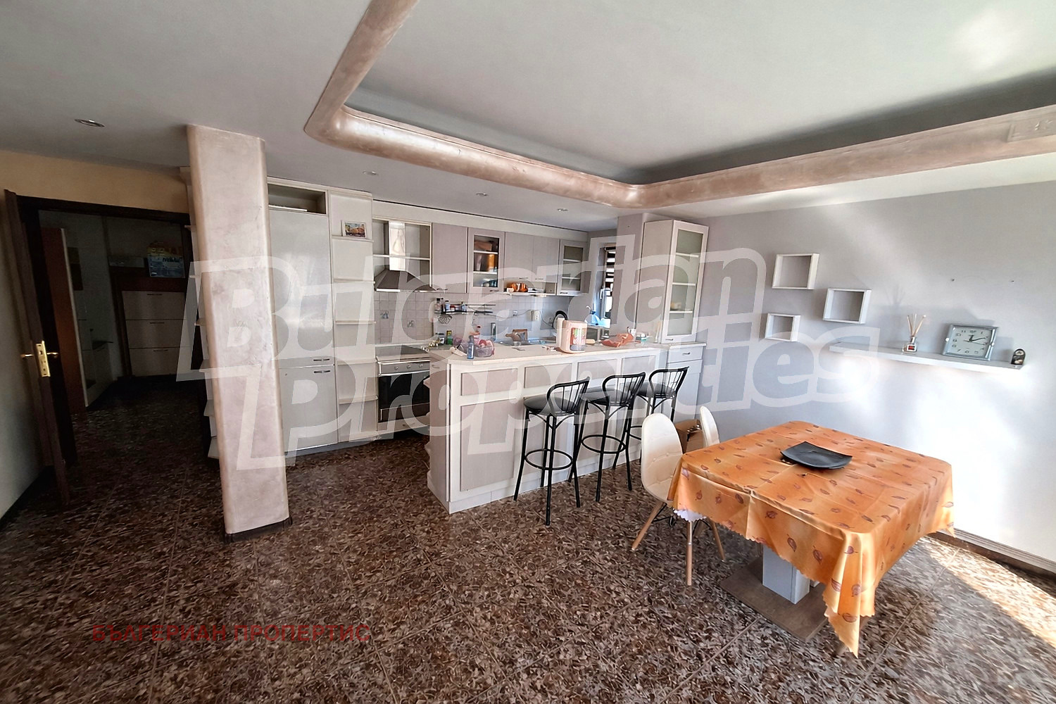 Продава 4-СТАЕН, гр. Благоевград, Орлова чука, снимка 2 - Апартаменти - 53678596