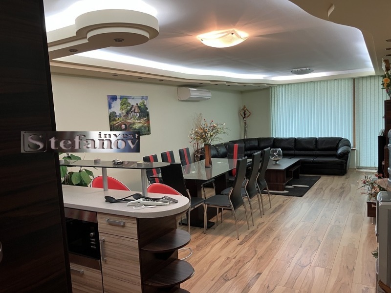 In vendita  2 camere da letto Varna , Bazar Levski , 100 mq | 98630606 - Immagine [2]