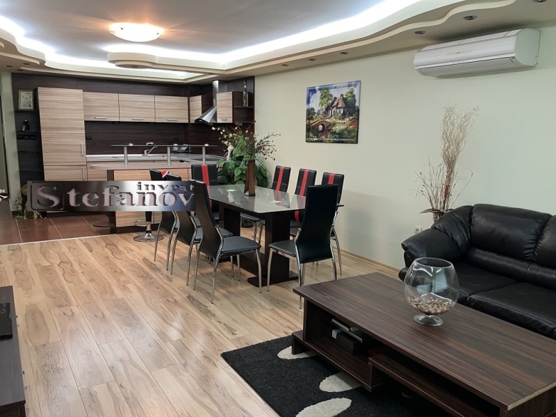 In vendita  2 camere da letto Varna , Bazar Levski , 100 mq | 98630606