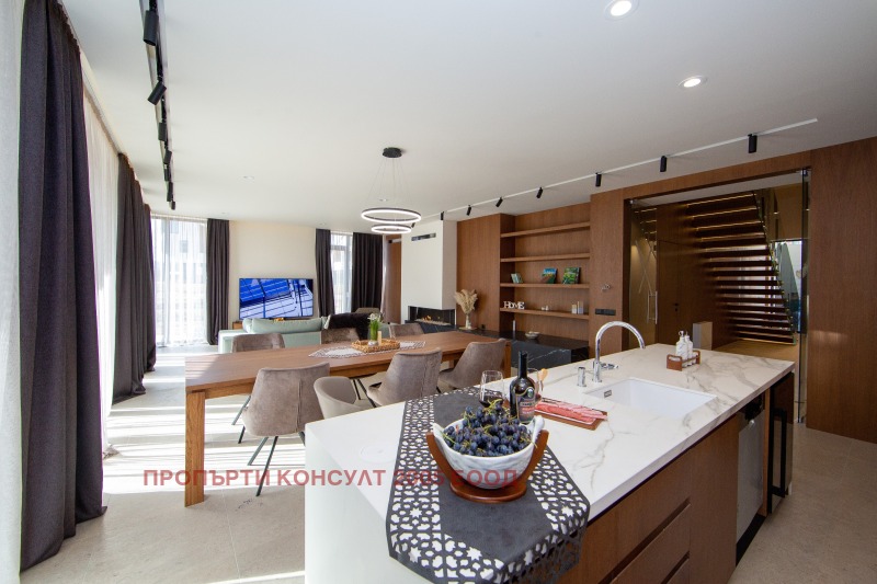 Продава КЪЩА в област София, гр. Самоков - 200 кв.м / 377 382 € » 738 095.04 лв., ПРОПЪРТИ КОНСУЛТ 2005 ЕООД