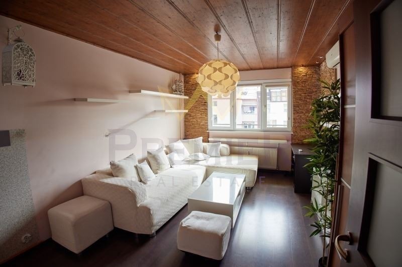 Продава 3-СТАЕН, гр. София, Център, снимка 2 - Апартаменти - 53426527