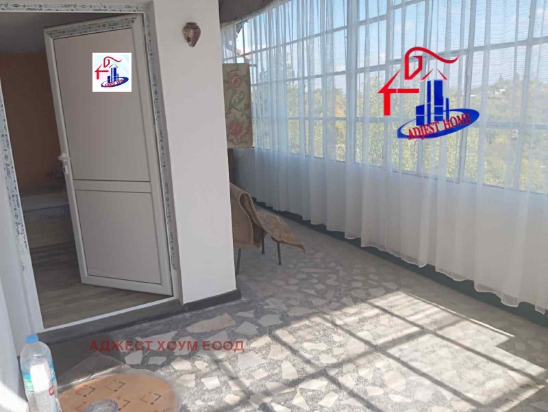 Продава ВИЛА, гр. Шумен, м-т Под Манастира, снимка 2 - Вили - 52241313