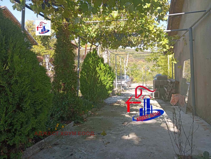 Продава ВИЛА, гр. Шумен, м-т Под Манастира, снимка 10 - Вили - 52241313