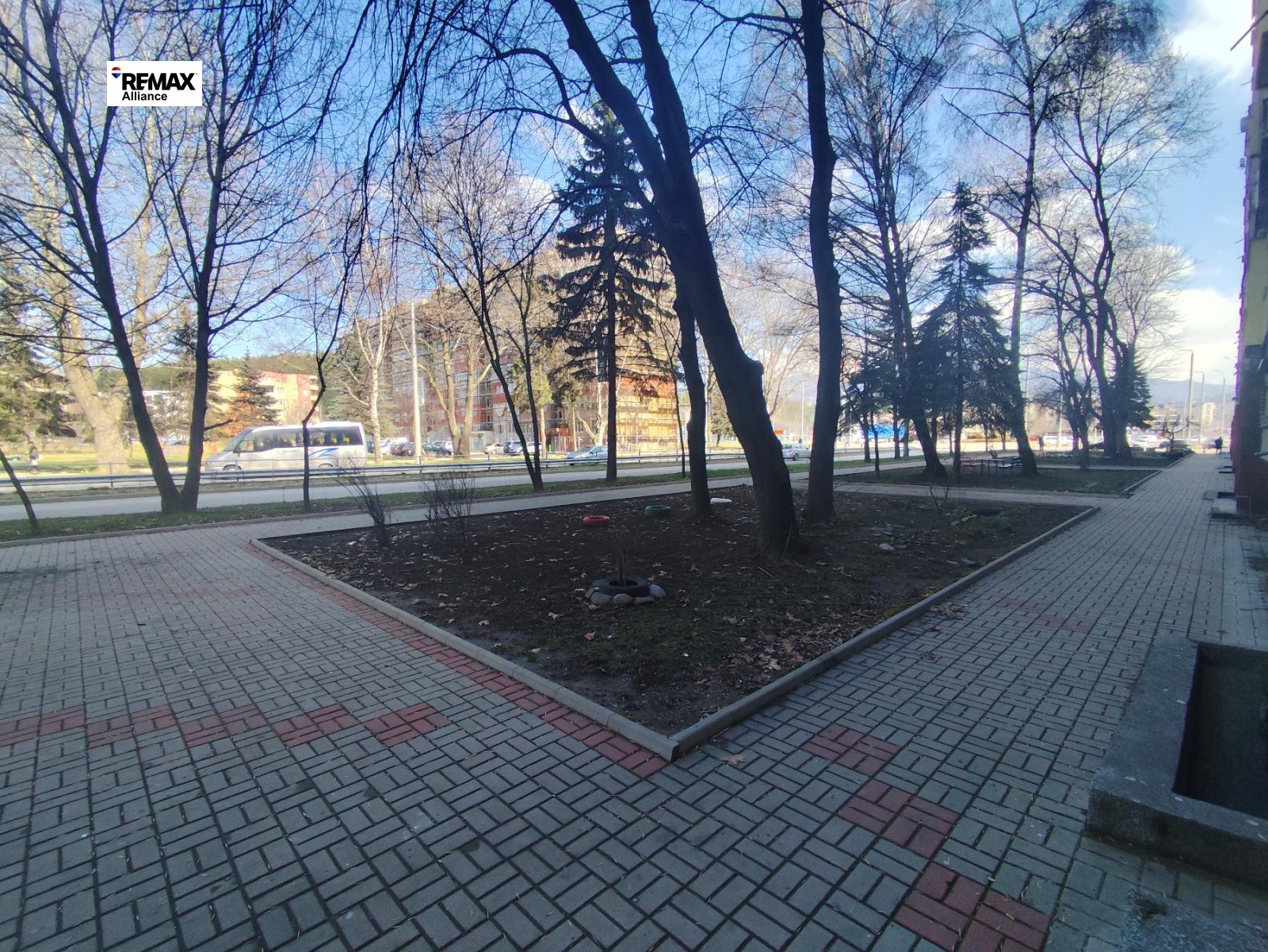 Продава 1-СТАЕН, гр. Перник, Изток