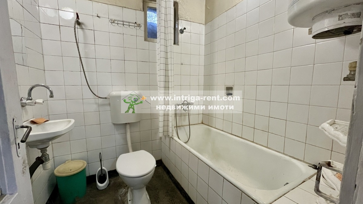 Продава ЕТАЖ ОТ КЪЩА, гр. Хасково, Училищни, снимка 11 - Етаж от къща - 53704980