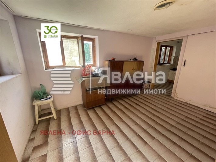 Продава ЕТАЖ ОТ КЪЩА, гр. Варна, Цветен квартал, снимка 4 - Етаж от къща - 54210146