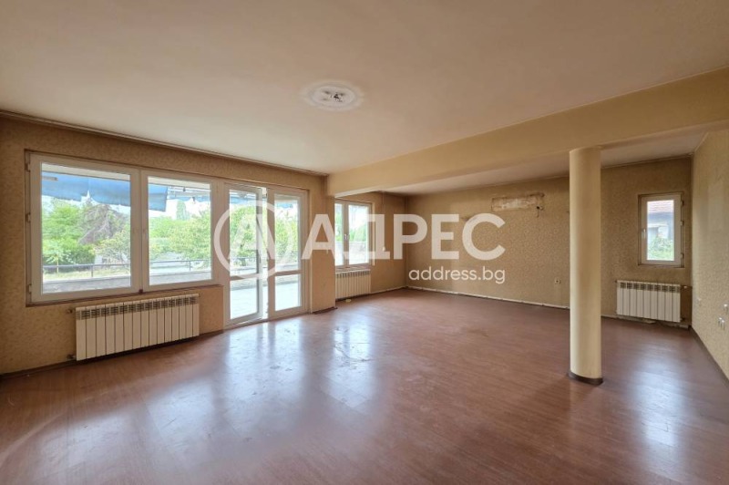 Продава КЪЩА, гр. София, Надежда 1