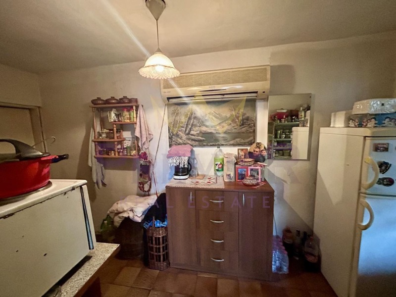 Продава КЪЩА, с. Безводица, област Добрич, снимка 7 - Къщи - 52824328