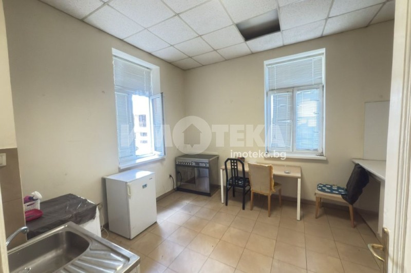 Продава 3-СТАЕН, гр. София, Център, снимка 2 - Апартаменти - 53424118