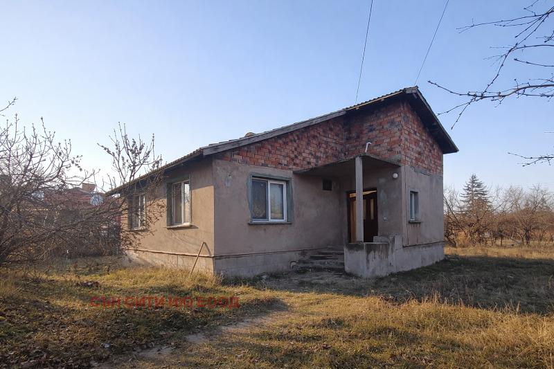 Продава КЪЩА, с. Петърч, област София област