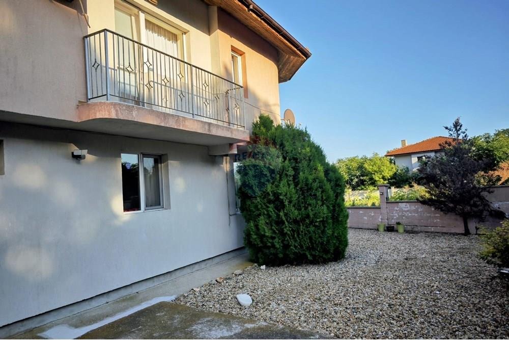 Продава ВИЛА, гр. Каварна, област Добрич, снимка 2 - Вили - 52990474