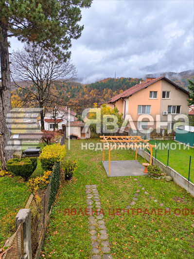 Продава КЪЩА, гр. София, с. Владая