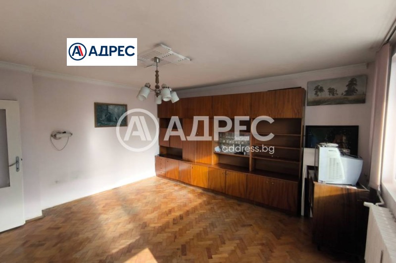 Продава МНОГОСТАЕН в град Разград, Център - 100 кв.м / 112 500 € » 220 030.88 лв., АДРЕС