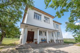 Продажба на имоти в с. Левски, област Пазарджик - изображение 2 