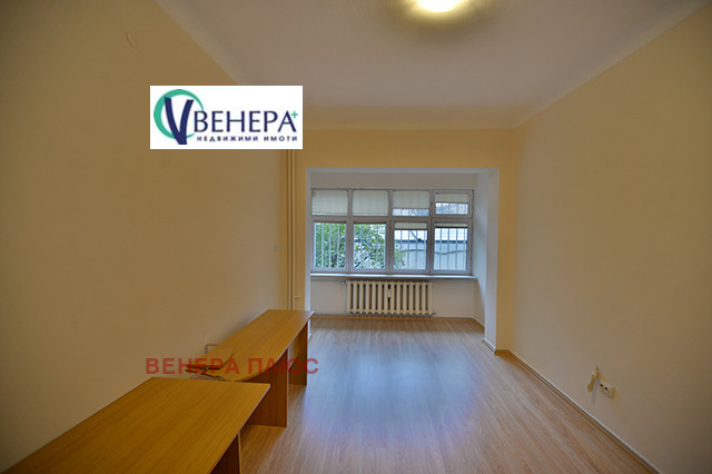 Продава МНОГОСТАЕН, гр. София, Център, снимка 3 - Aпартаменти - 46734986