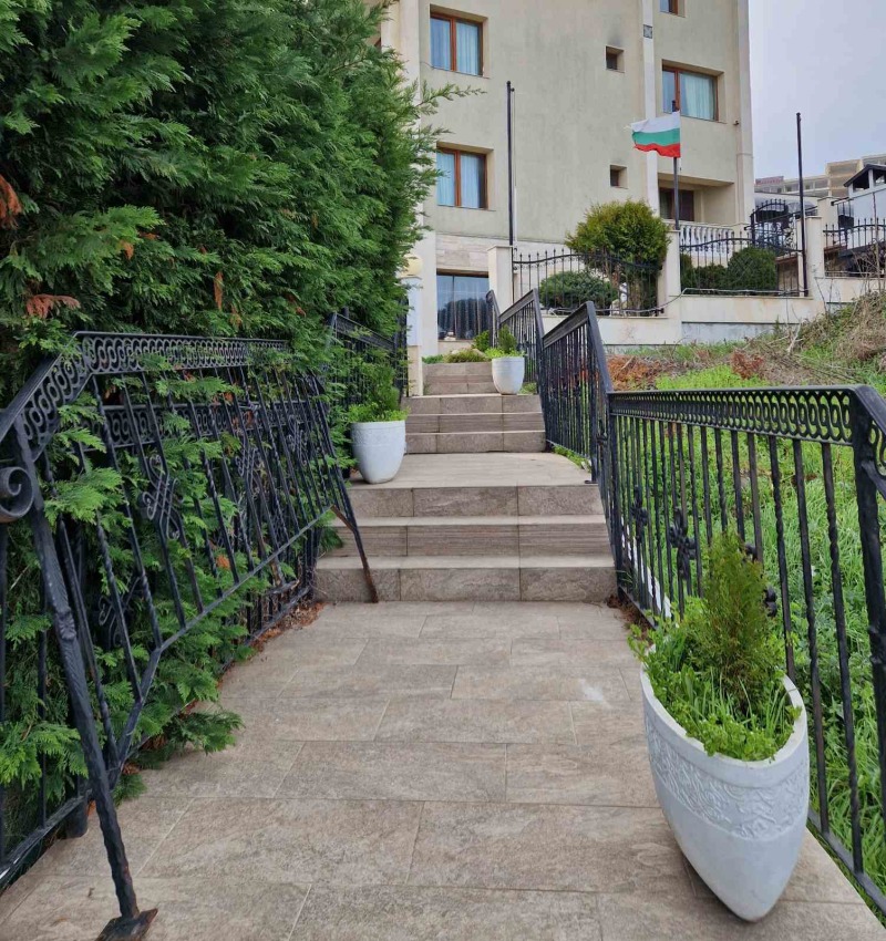 Продава ХОТЕЛ, гр. Варна, к.к. Чайка, снимка 2 - Хотели - 53334647