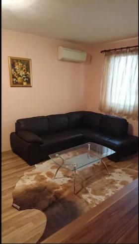 1 quarto Vazrajdane 1, Varna 3
