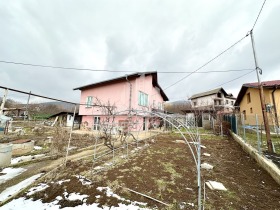 Hus Godech, region Sofia 2