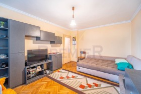 1 chambre Okrajna bolnitsa-Generali, Varna 1