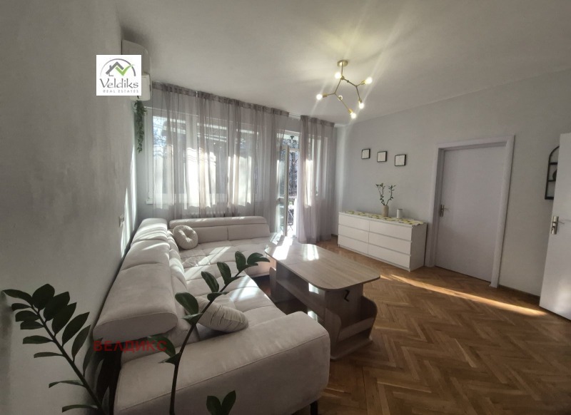 Продава 3-СТАЕН, гр. София, Център, снимка 2 - Апартаменти - 52624645