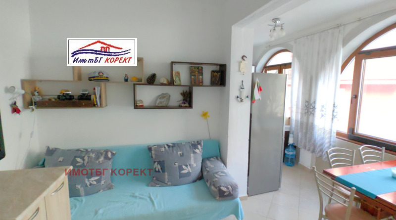 Продава ЕТАЖ ОТ КЪЩА, гр. София, Изток