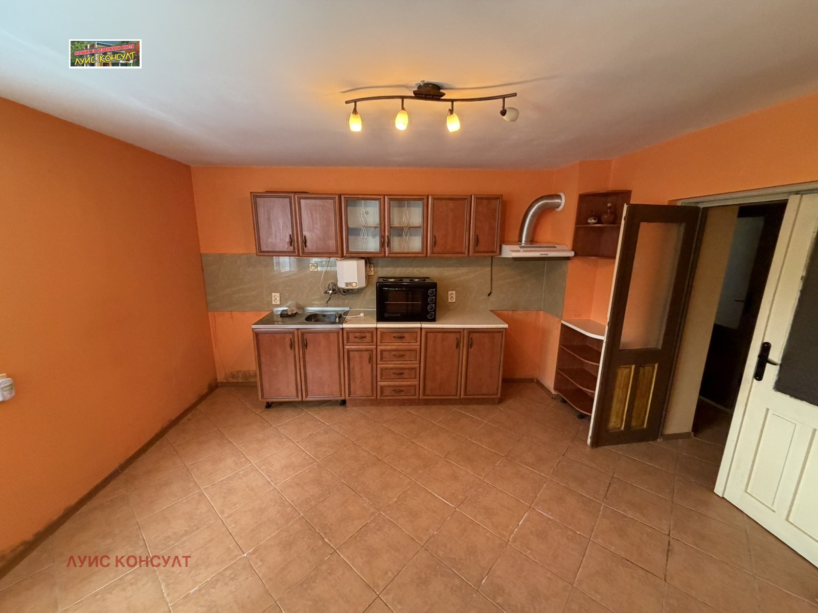 Продава КЪЩА, гр. Лом, област Монтана, снимка 12 - Къщи - 54942564